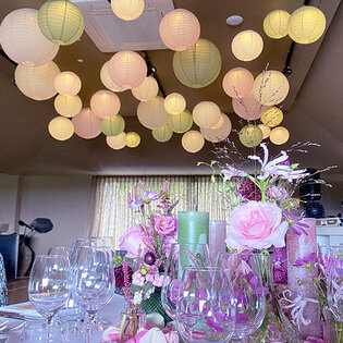 Pastelkleurige lampionnen - Bij de C te Bloemendaal