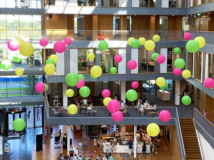 Lampionnen in Atrium VU - Amsterdam