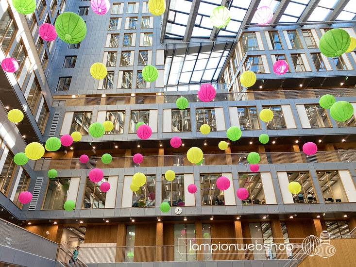 Lampionnen in Atrium VU - Amsterdam