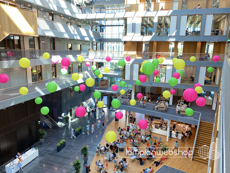 Lampionnen in Atrium VU - Amsterdam