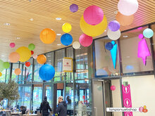 Mix van lampionnen in vrolijke kleuren in De Hoven Passage - Delft