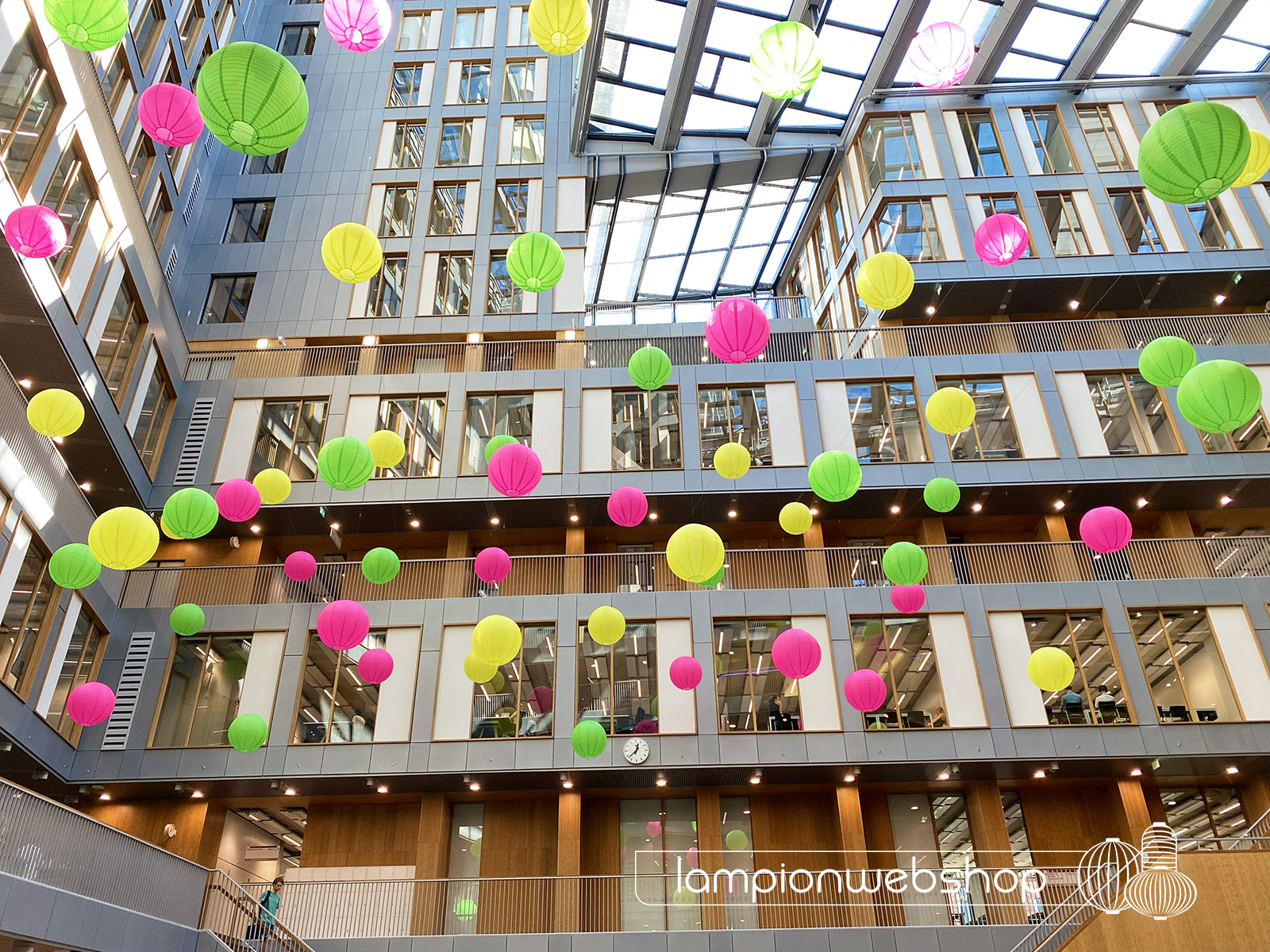 Lampionnen Atrium Vrije Universiteit Amsterdam