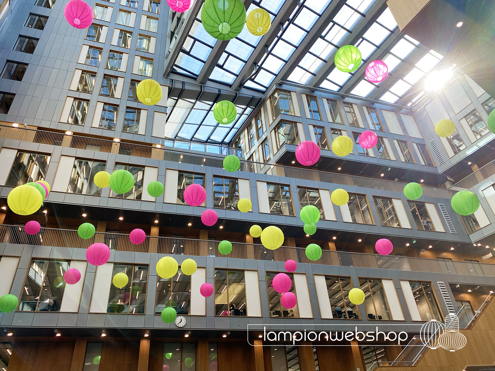 Lampionnen Atrium Vrije Universiteit Amsterdam