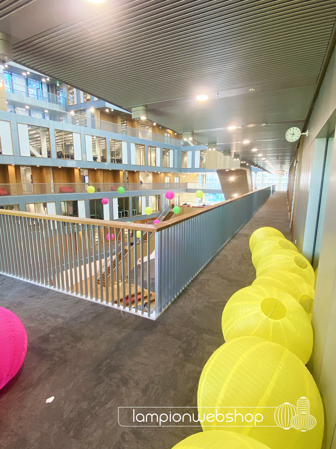 Lampionnen Atrium Vrije Universiteit Amsterdam