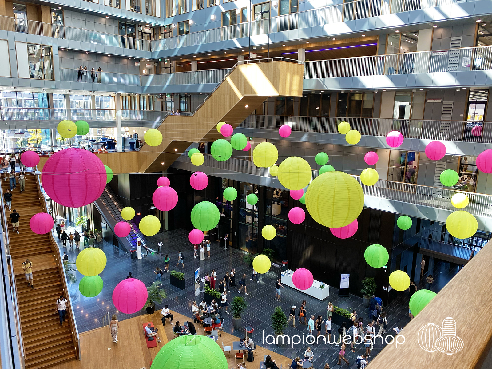 Lampionnen Atrium Vrije Universiteit Amsterdam