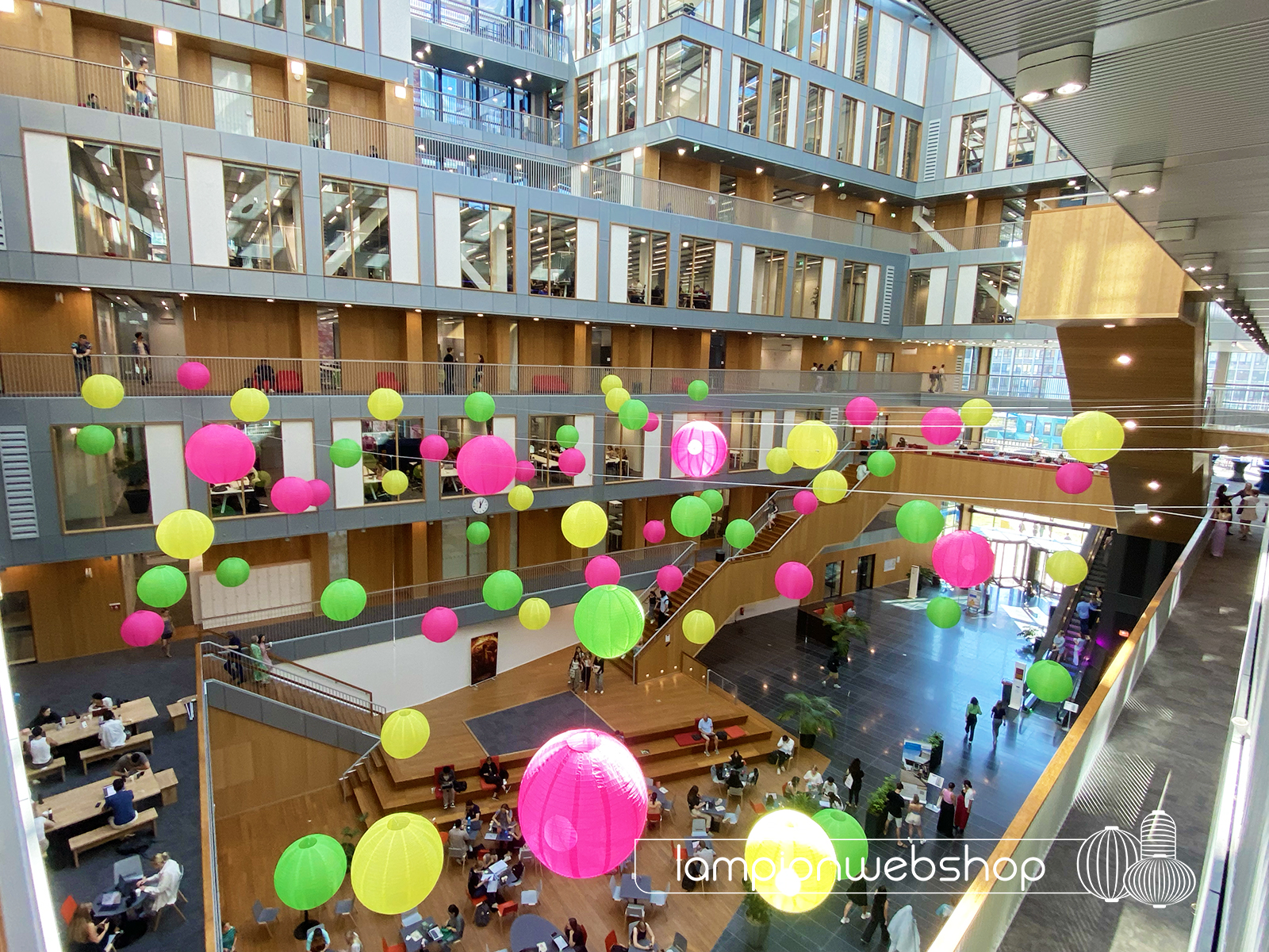 Lampionnen Atrium Vrije Universiteit Amsterdam