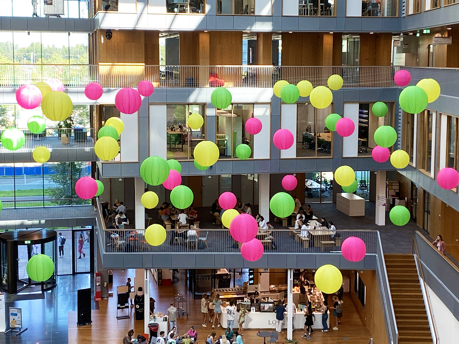 Lampionnen Atrium Vrije Universiteit Amsterdam