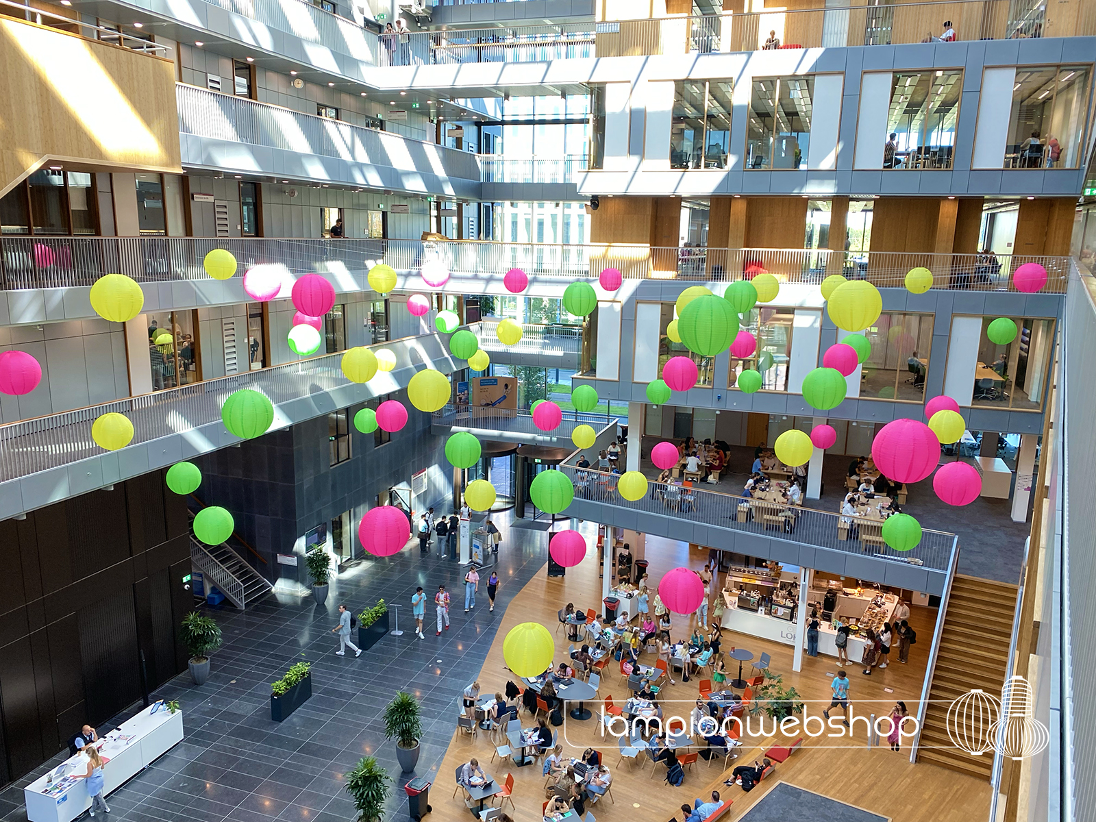 Lampionnen Atrium Vrije Universiteit Amsterdam