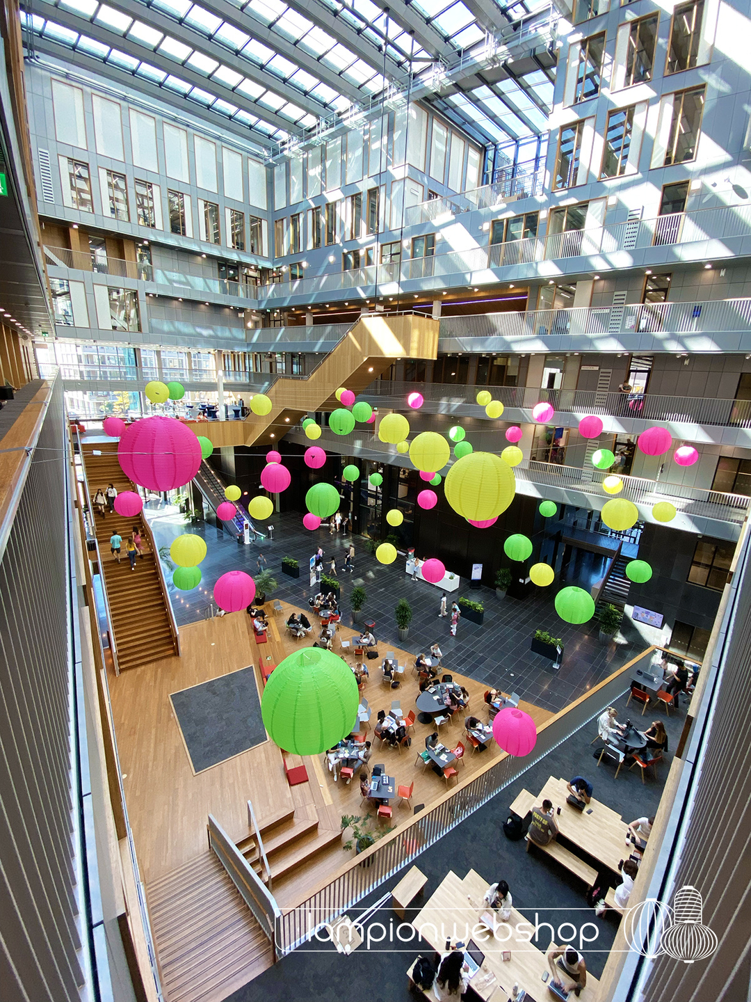 Lampionnen Atrium Vrije Universiteit Amsterdam