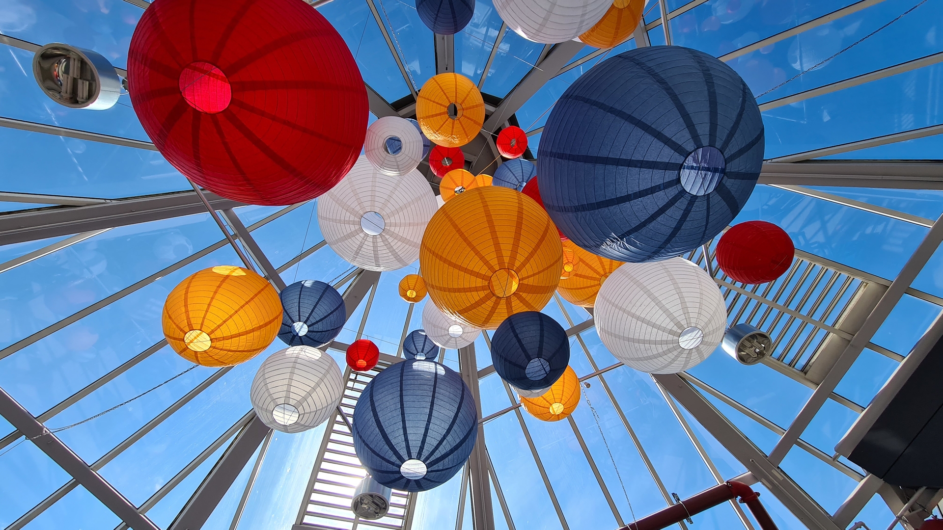 Winkelcentrum aankleding lampionnen