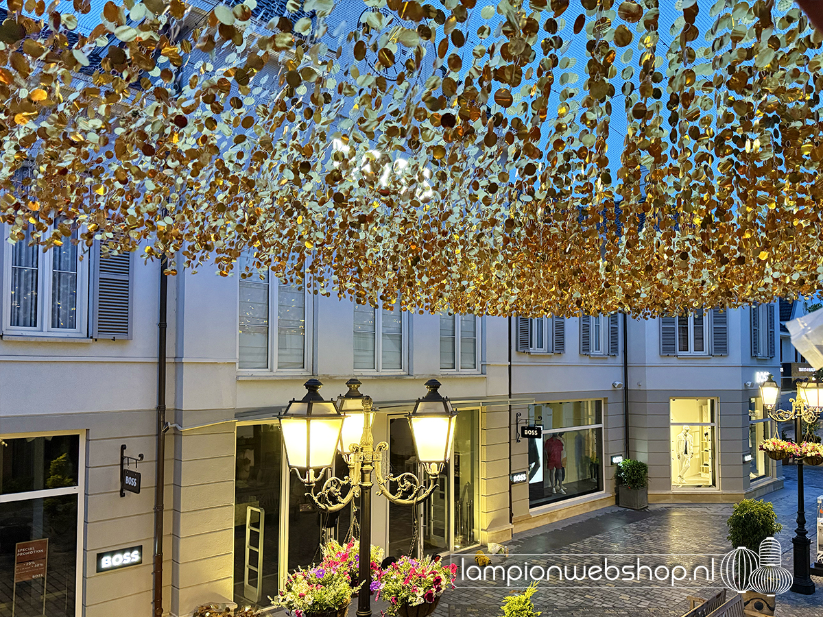 Golden Dots - Designer Outlet Roermond