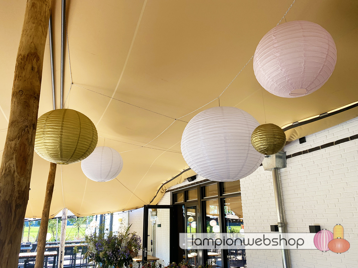 Lampionnen terras van De Hof in Renswoude