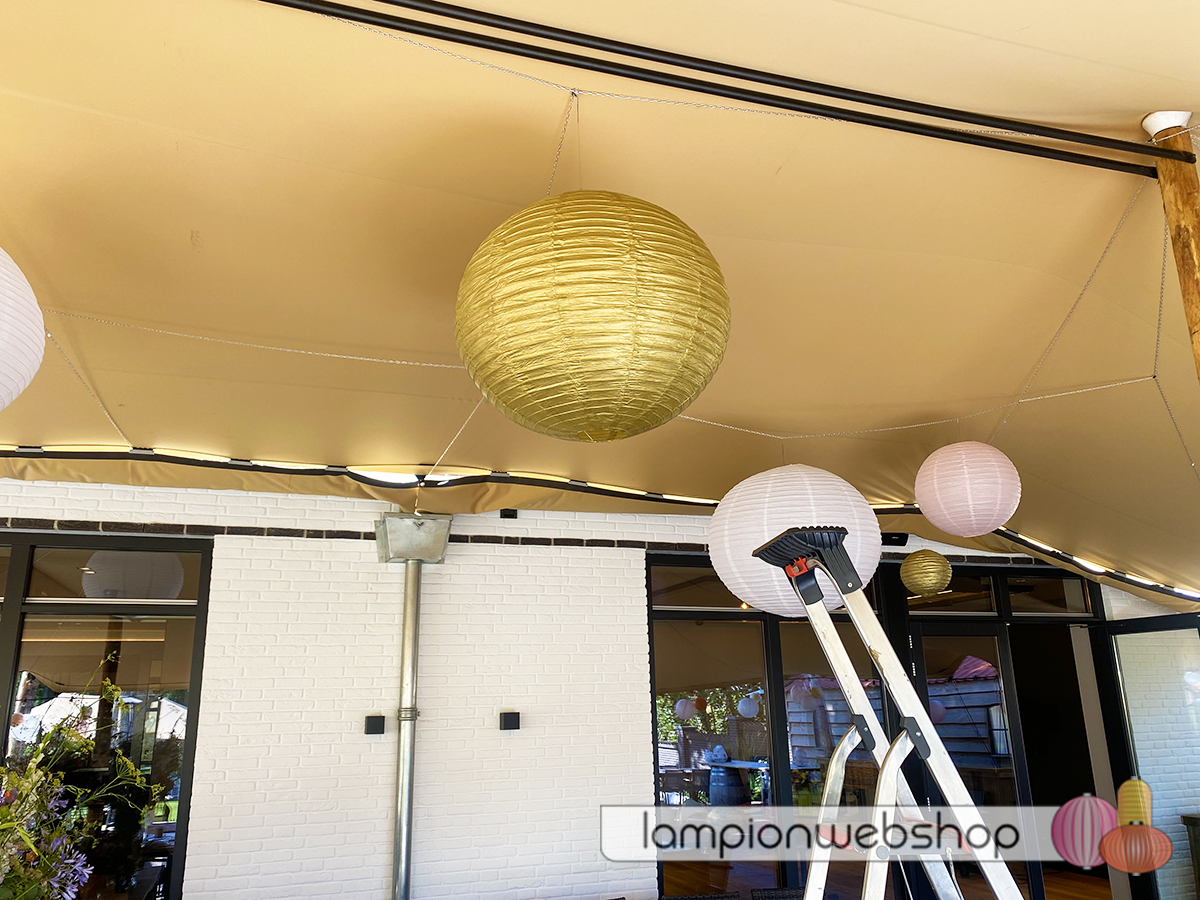 Lampionnen terras van De Hof in Renswoude