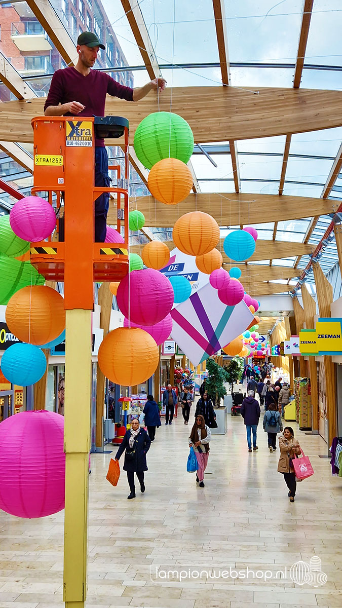 Lampionnen winkelcentrum De Hoven - Delft