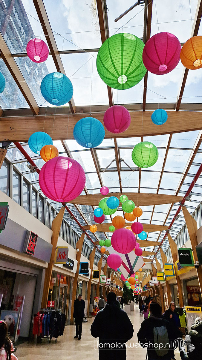 Lampionnen winkelcentrum De Hoven - Delft