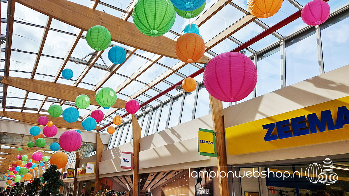 Lampionnen winkelcentrum De Hoven - Delft