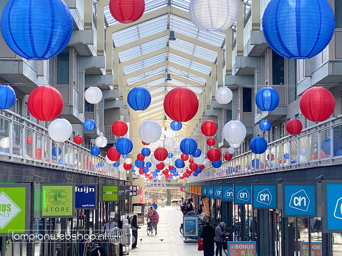 Lampionwebshop - Heerenhof - rode, witte, blauwe nylon lampionnen