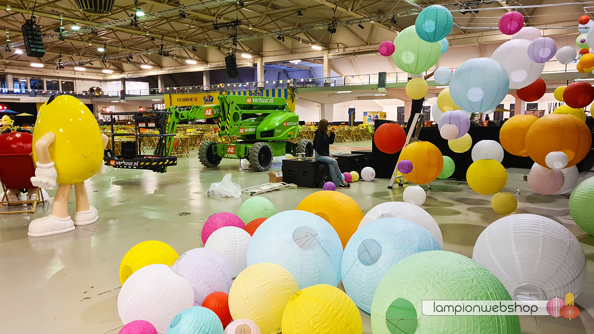 Bedrijfsevent MARS - Lampionnen in Autotron Rosmalen door Lampionwebshop