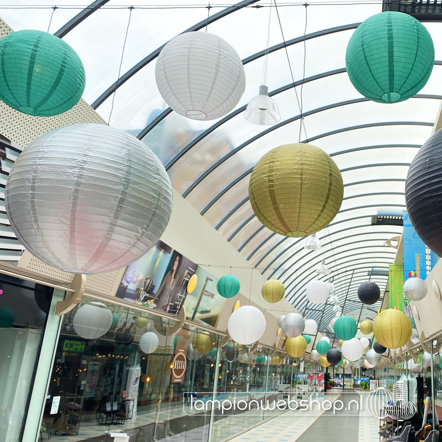 Verlichte lampionnen - Woonhart Zoetermeer