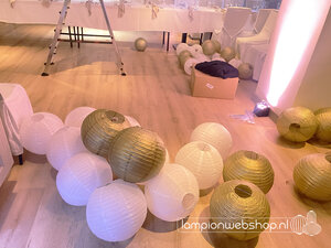 Witte en Gouden lampionnen - The Saint